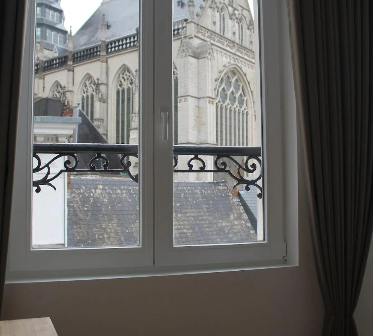 Cozy Central Apartment With Cathedral View On The 3Rd Floor Antwerp Belgium